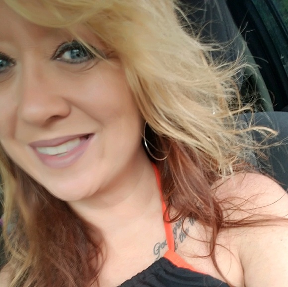 Profile Picture of Kim Mcdermott (@kimmy0915) on Poshmark