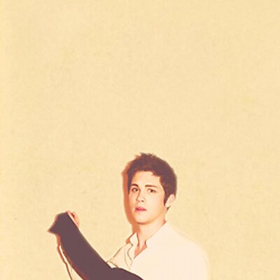 Profile Picture of Logan Lerman (@TheAndrewGfield) on Twitter