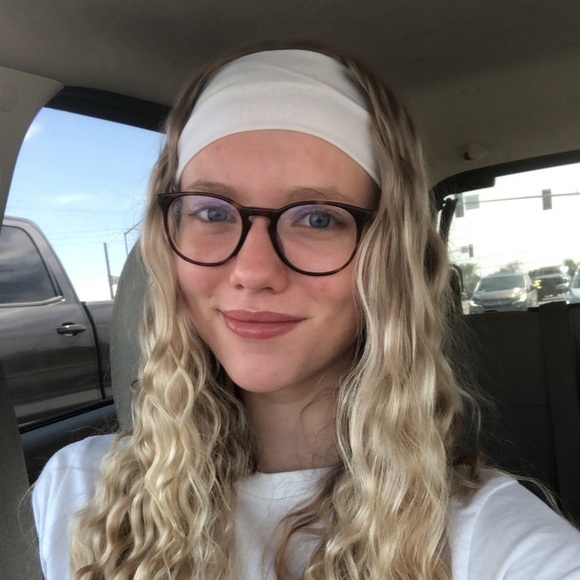 Profile Picture of Annalisse Vanzanten (@annalisse_v) on Poshmark