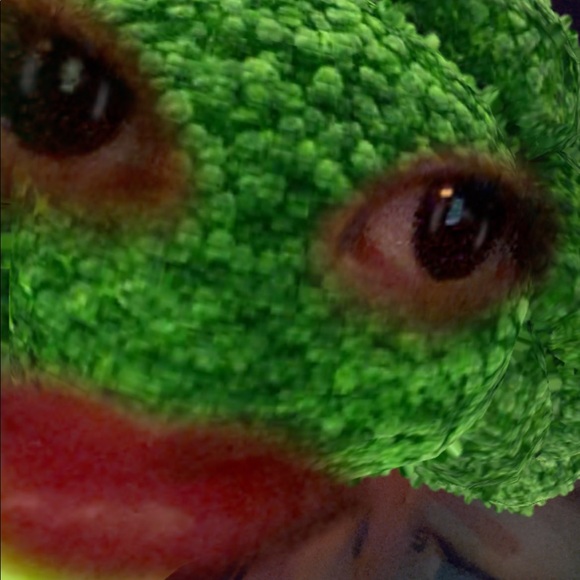 Profile Picture of Issabelle Southerland (@krissabelle) on Poshmark