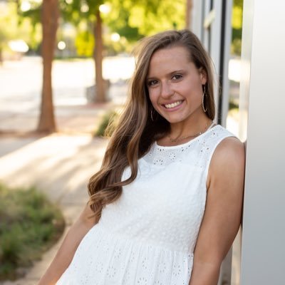Profile Picture of Lindsey Hearn (@lindseyyyhearn) on Twitter