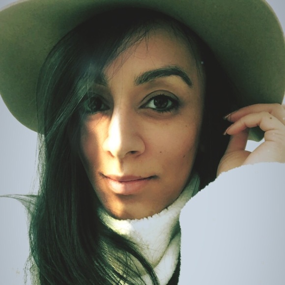 Profile Picture of Susu Jafarzadeh (@tiramisusu) on Poshmark