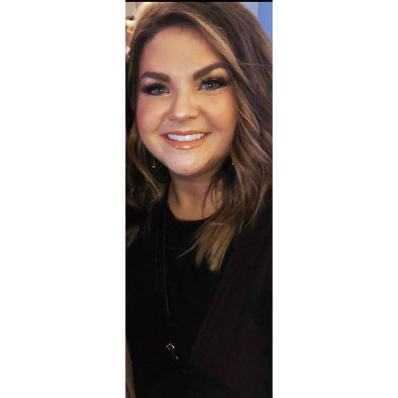 Profile Picture of Rachel Behles (@rachelbehles) on Poshmark