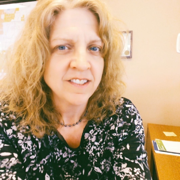 Profile Picture of Jessica Muellner (@jessbly) on Poshmark