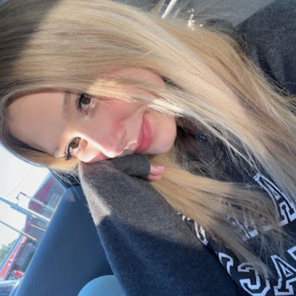 Profile Picture of Erica Smitherman (@ericasmitherman) on Poshmark