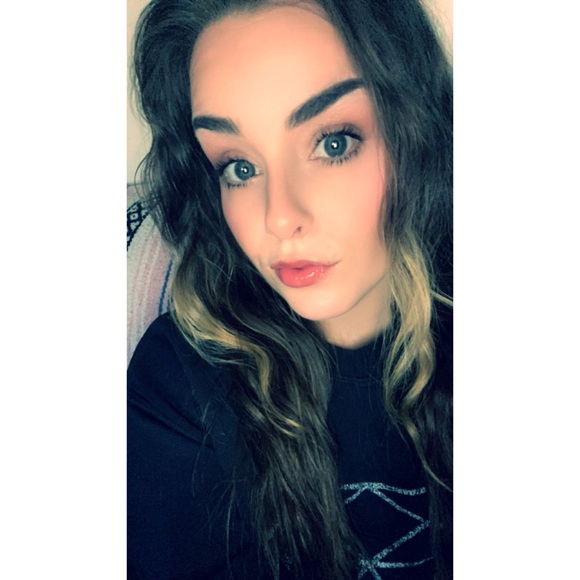 Profile Picture of Amanda Welty (@amandamarie73) on Poshmark