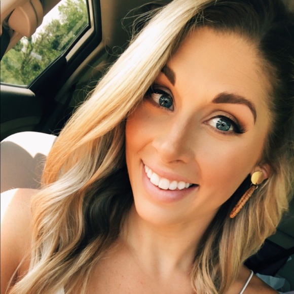 Profile Picture of Ellen Reilly (@ellenreilly) on Poshmark