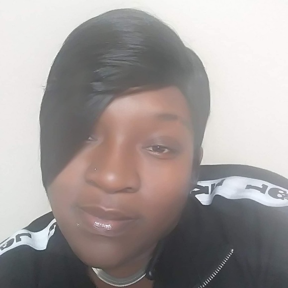 Profile Picture of Jennifer Manning (@jenjen975) on Poshmark