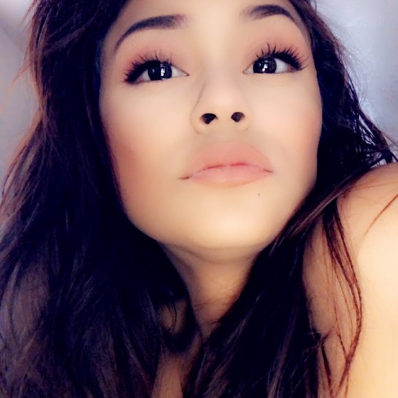 Profile Picture of Claudia Rodriguez (@claudiayevonne) on Poshmark