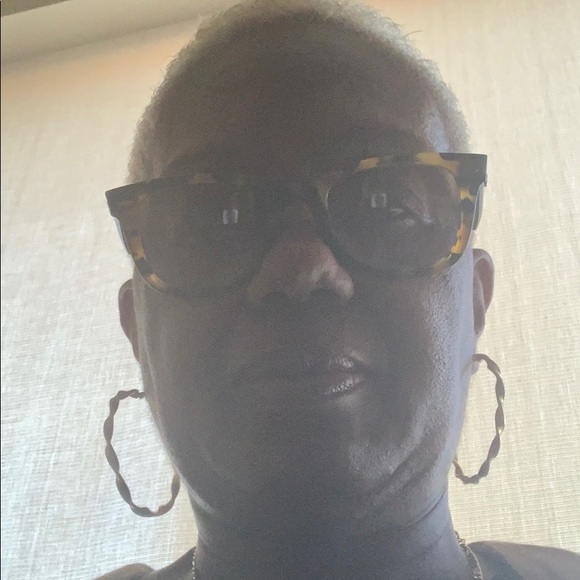 Profile Picture of Sandra Chase (@sndrchase1962) on Poshmark