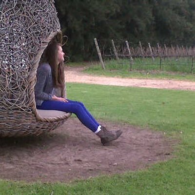 Lara Van Den Berg - Twitter Profile Picture of Lara Van Den Berg (@laradvdberg) on Twitter
