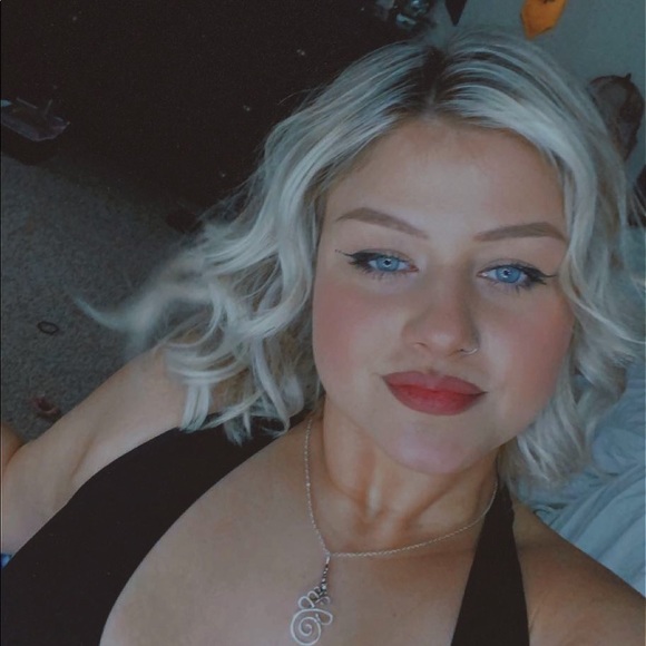 Profile Picture of Ava Foreman (@avaforeman) on Poshmark