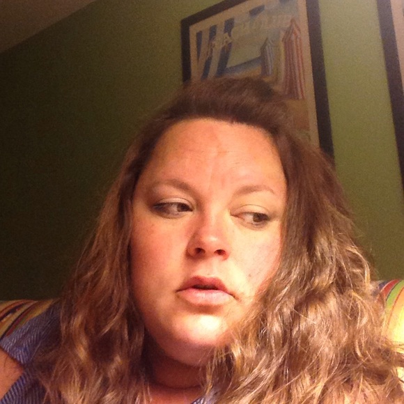 Profile Picture of Stacie Aukerman (@aukermla) on Poshmark