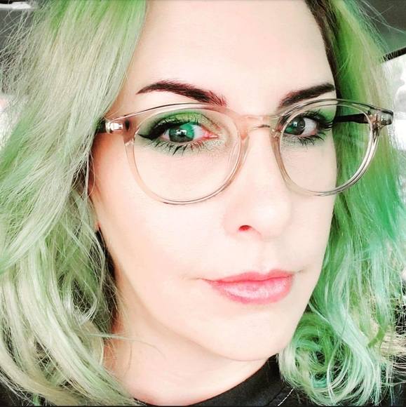 Profile Picture of Amanda Kallen (@zombieazhi) on Poshmark