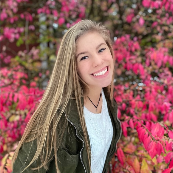 Profile Picture of Katie Kessenich (@katiekessenich) on Poshmark