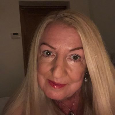 Profile Photo of Anne-Marie McDermott 🇮🇪🇪🇺🏳️‍🌈 (@electric_11) on Twitter