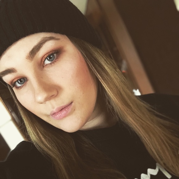 Profile Picture of Markie Sampson (@msampson1998) on Poshmark