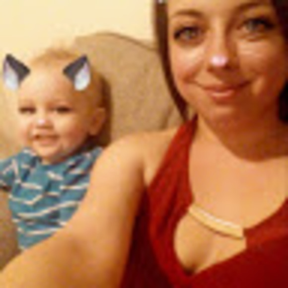 Profile Picture of Sarah Sleighter (@sleightersarah) on Poshmark