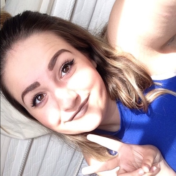 Profile Picture of Leah Mockridge (@leahmock) on Poshmark