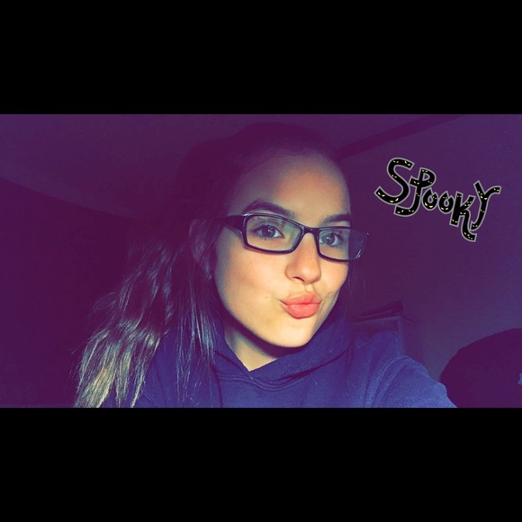 Profile Picture of Tiannah Knolla (@tiannahknolla) on Poshmark