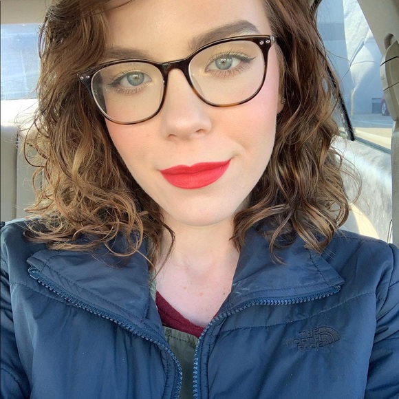 Profile Picture of Christina Woosley (@christinaesque) on Poshmark