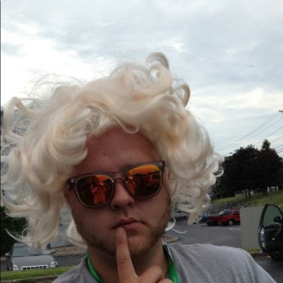 Profile Picture of John Zuranski (@rnmoss84) on Poshmark