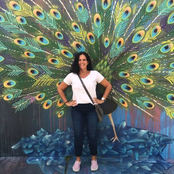 Profile Picture of Roberta Santos (@betasantos) on Poshmark