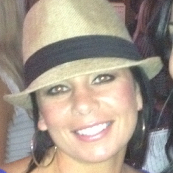 Profile Picture of Cindy Edlund (@ccedlund) on Poshmark