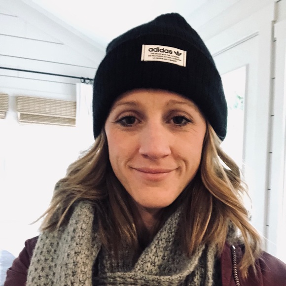 Profile Picture of Devon Wochele (@devonwochele) on Poshmark