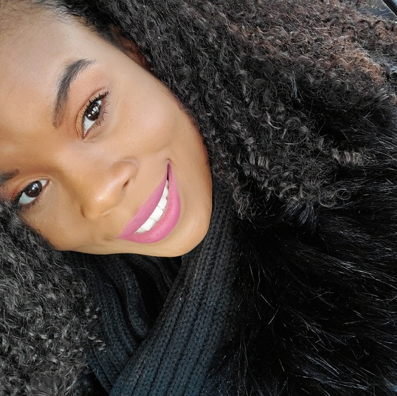 Profile Picture of Amber Almquist (@abalmquist1991) on Poshmark