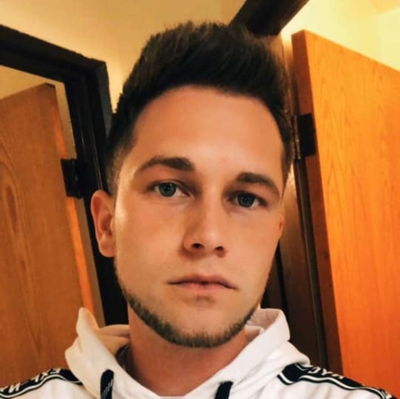 Profile Picture of Joe Pekarik (@joepekarik) on Poshmark