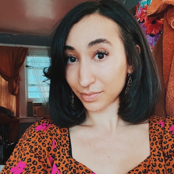 Profile Picture of Jenai Courseault (@jenai_monet) on Poshmark