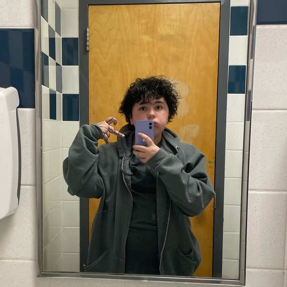 Profile Picture of Alex Abboud (@avaandbeans) on Poshmark