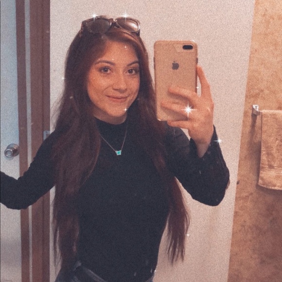 Josie Ensminger - Poshmark Profile Picture of Josie Ensminger (@josieensminger1) on Poshmark