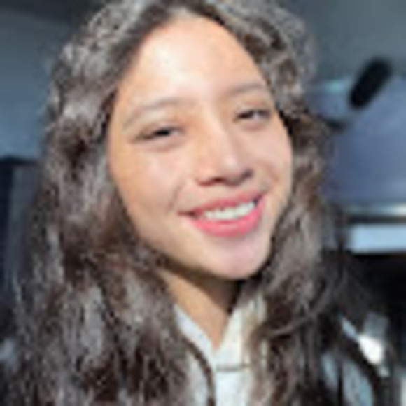 Profile Picture of Chloe Tolosa (@chloetolosa) on Poshmark