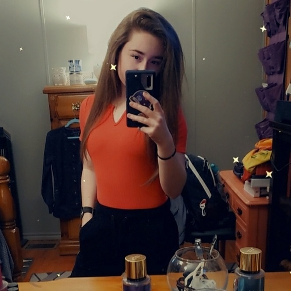 Profile Picture of Andrea Coffey (@andreagayle12) on Poshmark