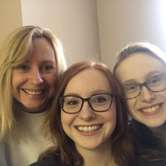 Profile Picture of Genice Szabo (@gen_03_d) on Poshmark