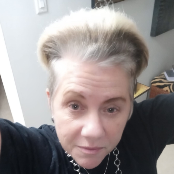 Profile Picture of Valerie Quickle (@valquickle) on Poshmark