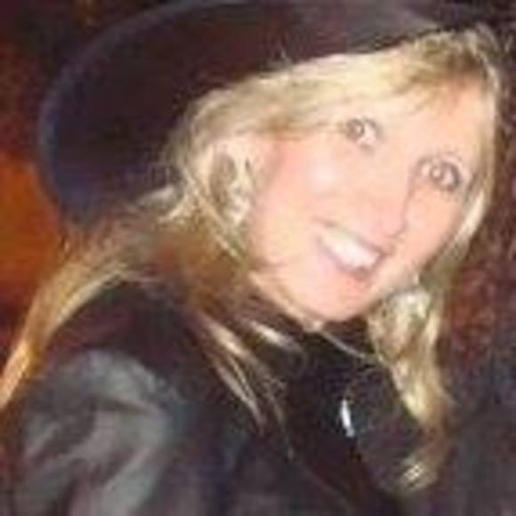 Profile Picture of Muta Jagoda (@jmuta) on Poshmark