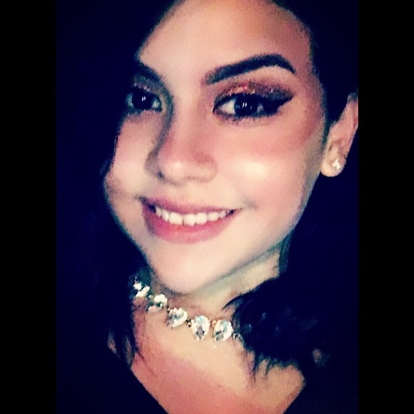 Profile Picture of Isabel Matamoros (@isabella24244) on Poshmark