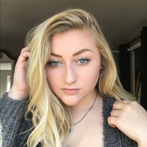 Profile Picture of Brianna Ostrander (@briemariieee) on Poshmark