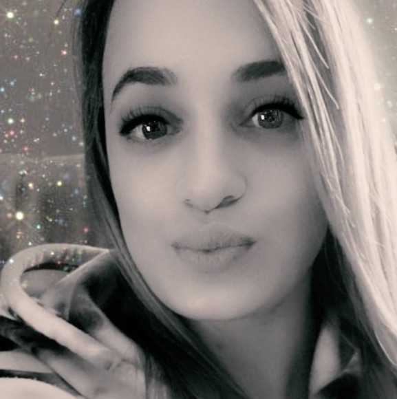 Profile Picture of Hailey Coffey (@hailey_coffey) on Poshmark