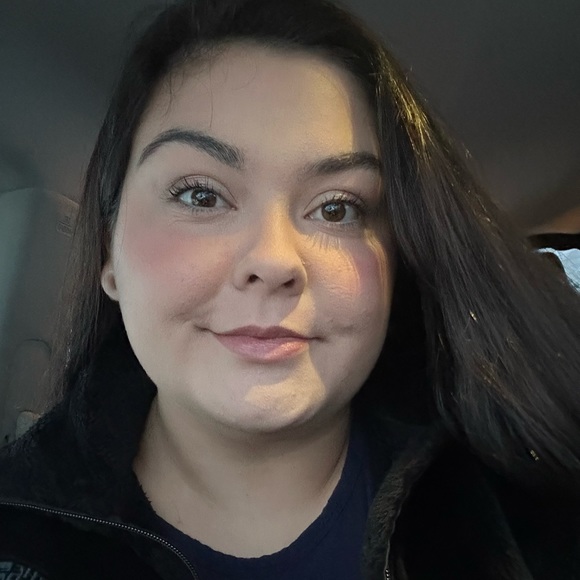 Profile Picture of Sarah Tuttle (@sarahann270) on Poshmark