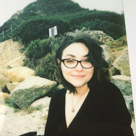 Profile Picture of Mckayla Beals (@mckaylabeals1) on Poshmark