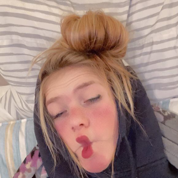 Profile Picture of Edyee Franks (@edyee10) on Poshmark