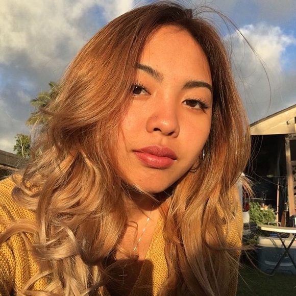 Profile Picture of Lori Tungpalan (@lorriiii_) on Poshmark