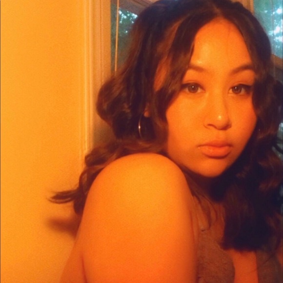 Profile Picture of Sofia Barrera (@_sofia189_) on Poshmark