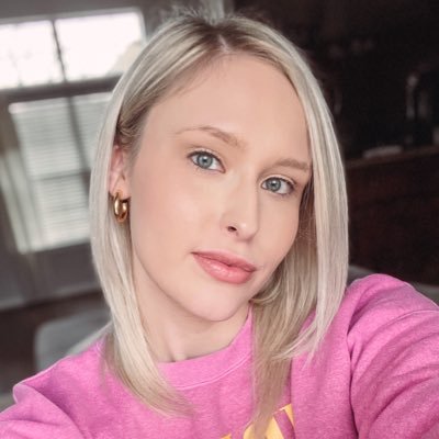Profile Picture of Anna Key (@annakey_xo) on Twitter
