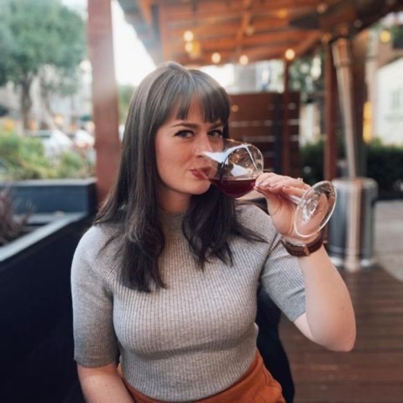 Profile Picture of Laura Perrone (@laurakrake28) on Poshmark