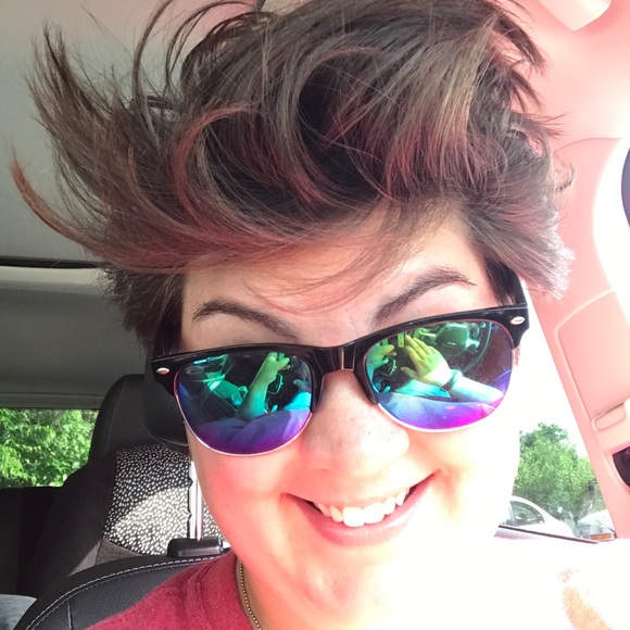 Profile Picture of Dayna Phillips (@daynaep23) on Poshmark